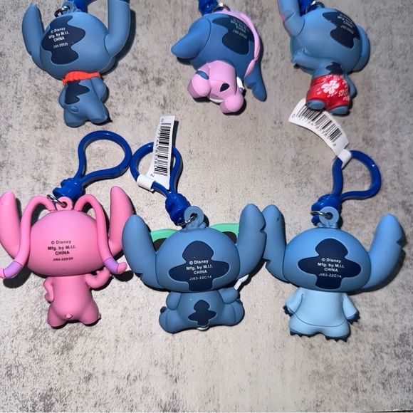 Set of 8 Stitch Keychains - Picture 6 of 6